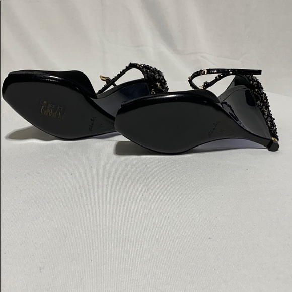 Louis Vuitton Heels - Picture 3 of 4